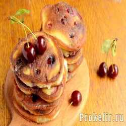 Оладьи с вишней на кефире