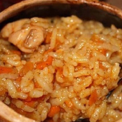 Рис с курицей в горшочках