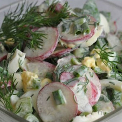 Фитнес салат с редиской и яйцом