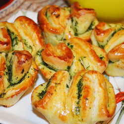 Булочки с чесноком и зеленью