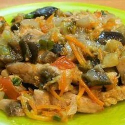 Свинина, тушенная с овощами и грибами