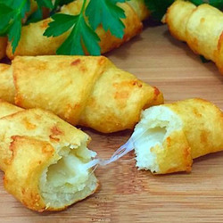 Простой пошаговый рецепт картофельных рогаликов