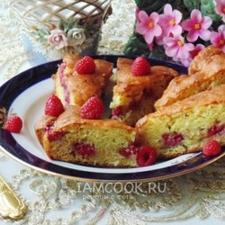 Пирог с малиной и миндалём