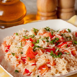 Рисовый пилав с помидорами и базиликом