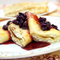 БЛИНЫ С ТВОРОГОМ ПОД ВИШНЁВЫМ СОУСОМ