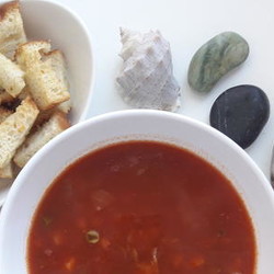 Рыбный суп с зелёным горошком