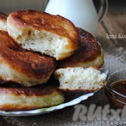 Дрожжевые (ДТ) пышки, жареные на сковороде - рецепт с фото