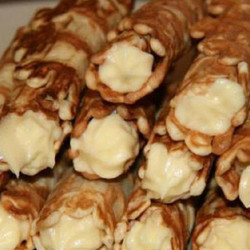Вафельные трубочки с заварным кремом