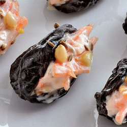 «Пьяный» чернослив с чесночной морковью — пикантная закуска