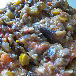 Тушеные к.+ б. в чесночно-томатном соусе