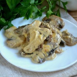 Грибы под сырным соусом