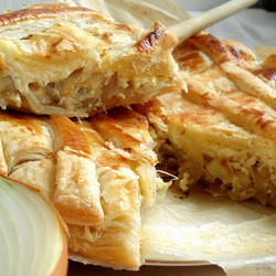 Это самый бюджетный вариант пирога для всей семьи. Вкуснотища неземная!