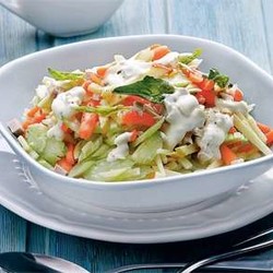 Салат из сельдерея с яблоками, морковкой и мясной заправкой | Ленивая кухарка