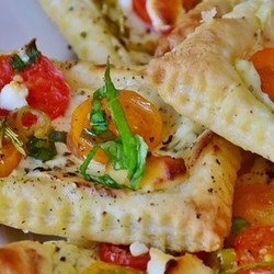 Слойки с томатами и сыром - ЛЕНИВАЯ ПИЦЦА