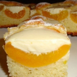 Пирог с консервированными персиками