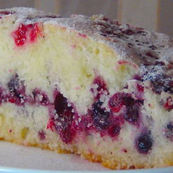 Сметанный пирог с ягодами