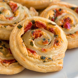 Готовим вкусные мини-пиццы "Розочки" без хлопот