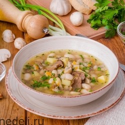 Постный суп с фасолью и грибами