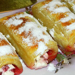 Слоёные трубочки с малиной