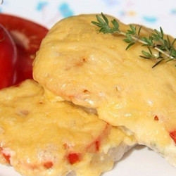 Свинина, запечённая с помидорами и сыром