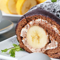 Шоколадный рулет с бананом и творогом