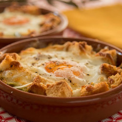 Запеченные яйца в духовке "По-наполеоновски"