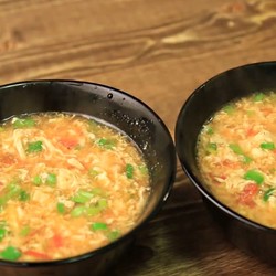 Яичный суп с помидорами