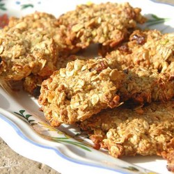 ОВС. БАНАН. КРЕКЕРЫ С МИНДАЛЕМ И ФИСТАШКАМИ