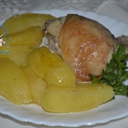 Куриные бедра с картошкой в духовке