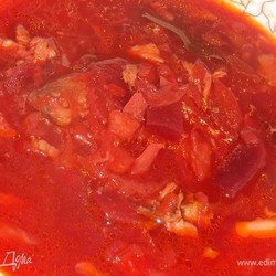 Борщ. Ингредиенты: свекла, морковь, лук репчатый