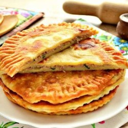 ЛЕПЕШКИ С МЯСНОЙ НАЧИНКОЙ И ЗЕЛЕНЬЮ