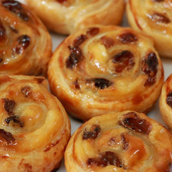 Французские булочки с изюмом