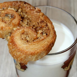 Печенье Ушки из слоеного теста