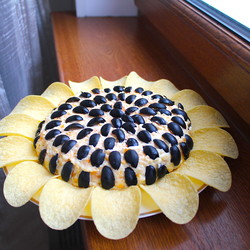 + ЛУК, ЯЙЦА, СЫР, МАСЛИНЫ, ЧИПСЫ