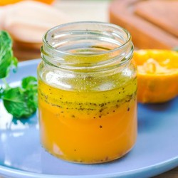 20 заправок, которые улучшат вкус любого салата