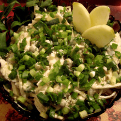 Салат из консервированной горбуши