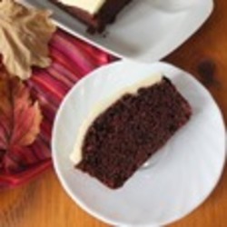 Шоколадный кекс с лимонной глазурью