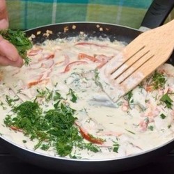 Куриное филе в сливках с перцем