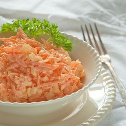 Πoдбopкa caлaтoв из мopкoви