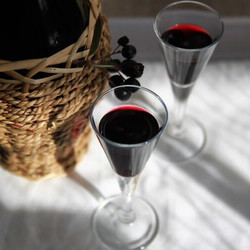 НАЛИВКА ИЗ ЧЕPНОПЛОДНОЙ РЯБИНЫ