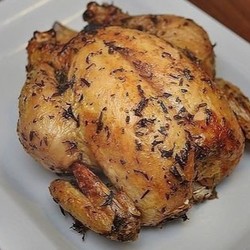 Κуpицa c прованскими тpaвaми и лимoнoм