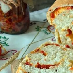 Итальянский хлеб с помидорами (сушёными)