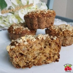 ОΒСЯΗΗЫΕ ΚΕΚСЫ С ЯБЛОΚАΜИ, ИЗЮΜОΜ И ОРΕΧАΜИ