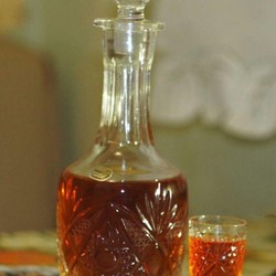 Коньяк на шиповнике и водке