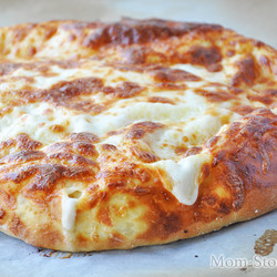 Этот рецепт хачапури мне рассказал старый грузин в Тбилиси. Ничего вкуснее не пробовала!