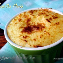 Шепардский пастуший пирог, порционная подача. Ингредиенты: бараний фарш, лук репчатый, морковь