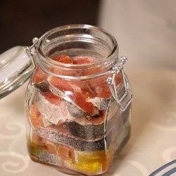 Рецепт: слабосолёная форель в банке