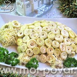 Новогодний салат с языком и яичными блинчиками «Овечка» - кулинарный рецепт.