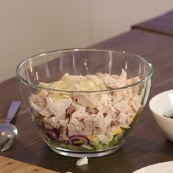 Салат с сельдереем и куриной грудкой