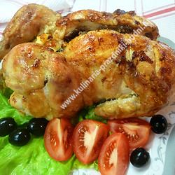 Фаршированная курица с черносливом в духовке целиком